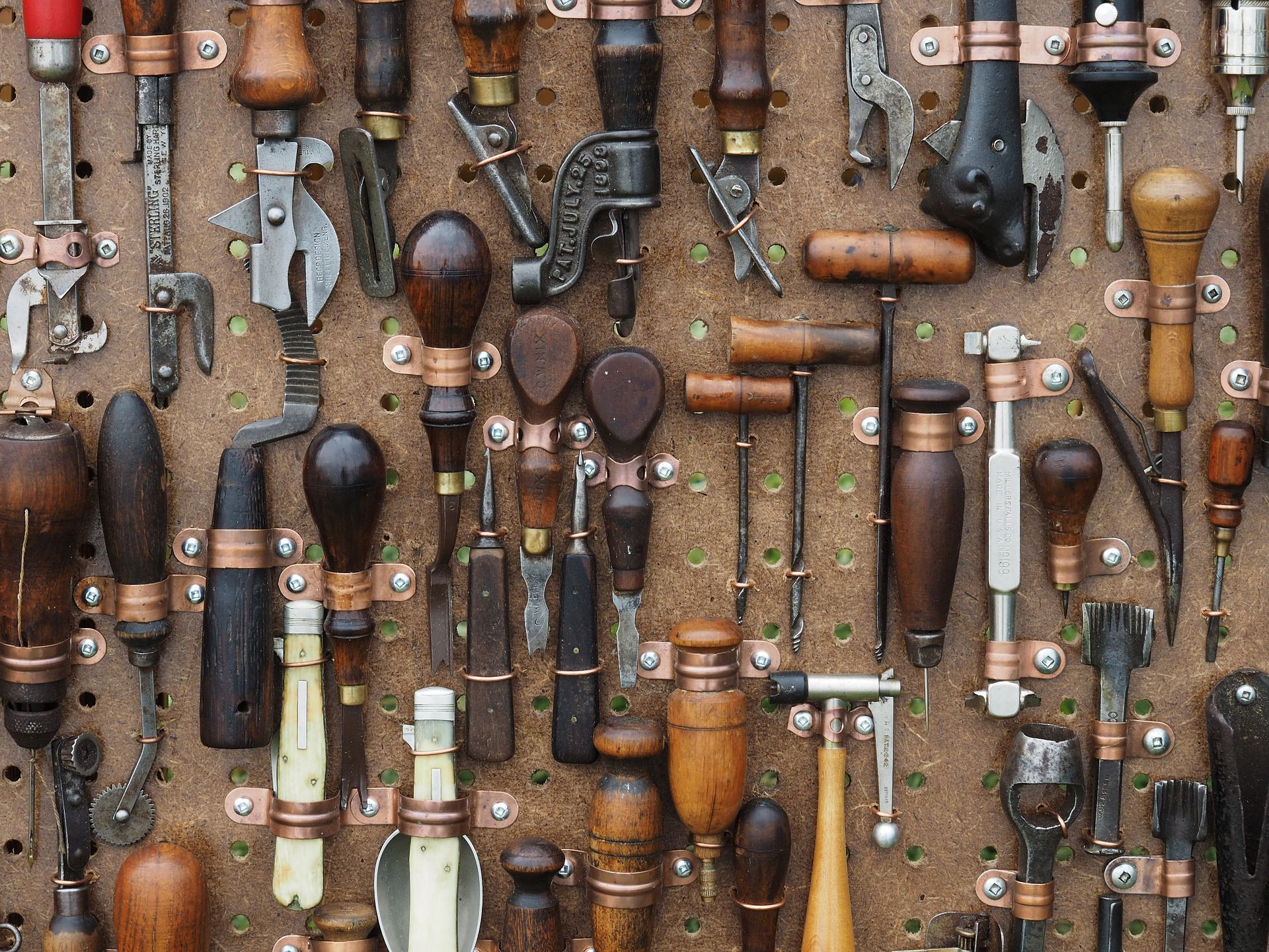 tools-1083796-1920-j.jpg